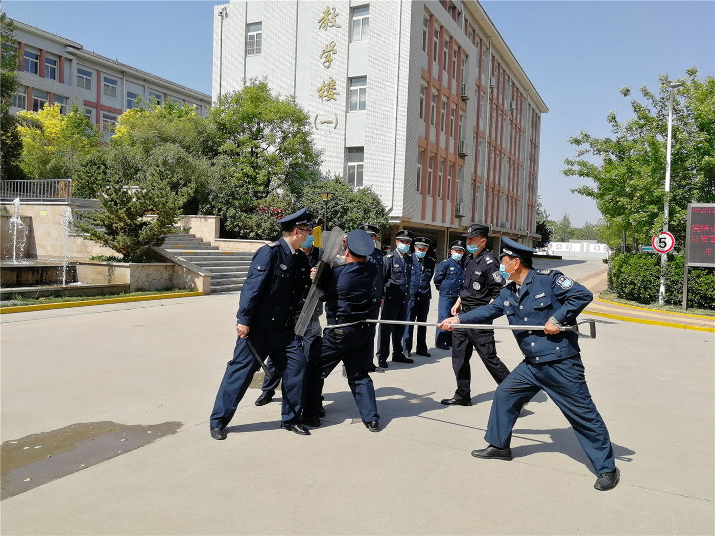 加強保安隊伍建設(shè) 筑牢安全防線