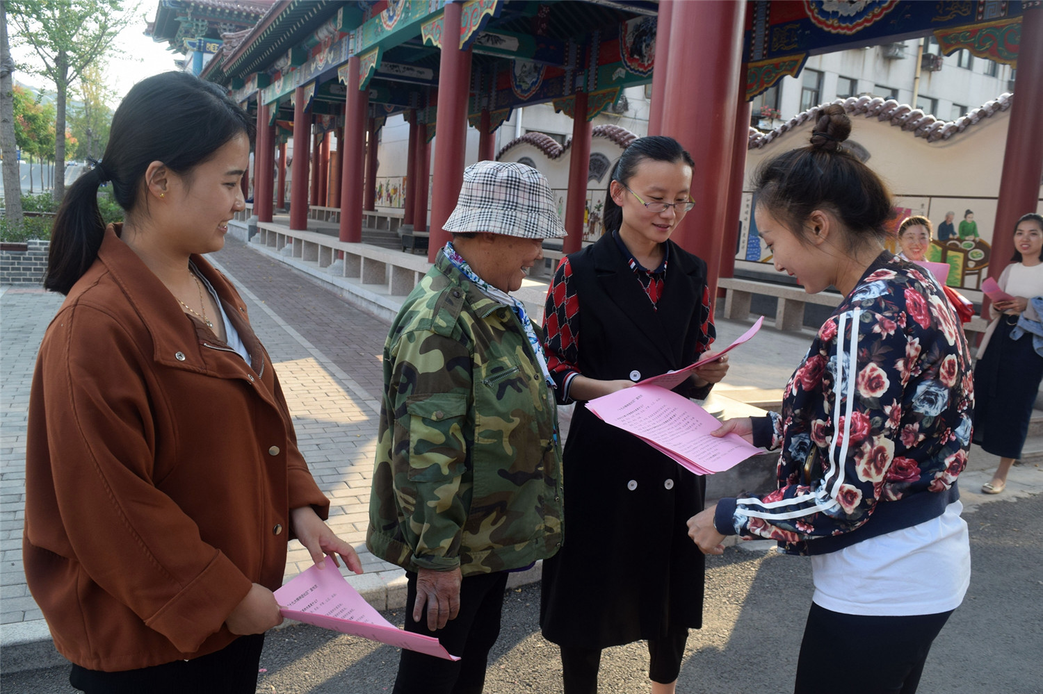 市特教中心開展“黨的十九大精神進(jìn)社區(qū)”主題黨日活動