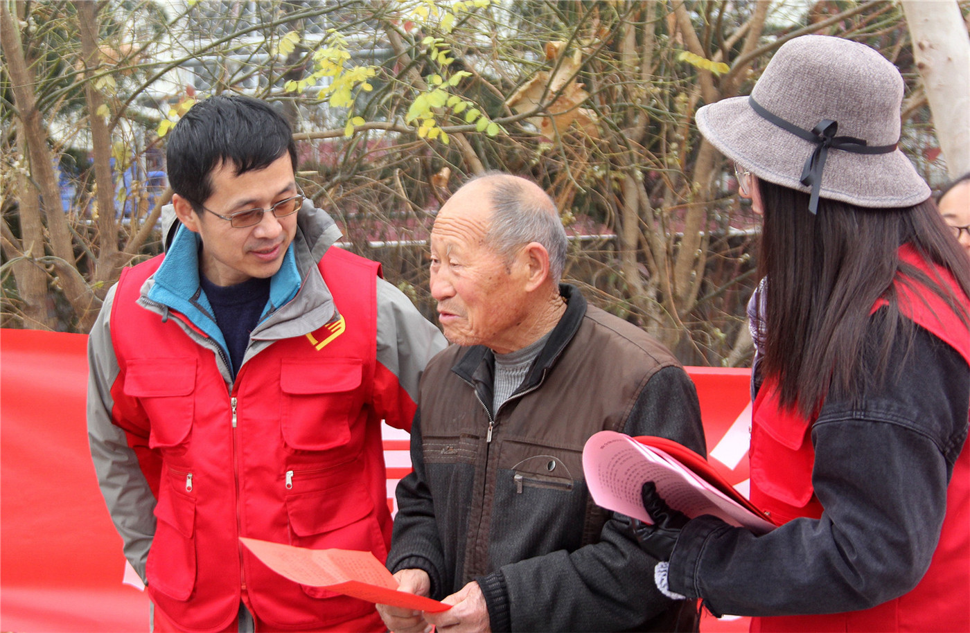 志愿服務進社區(qū) 文明創(chuàng)建我先行